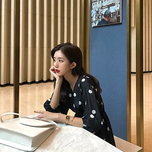 Элегантное повседневное женское платье в горошек с длинным рукавом и V образным