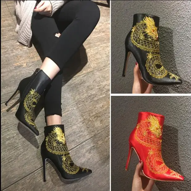 Новинка; Модные женские атласные ботильоны на высоком каблуке с вышивкой Золотого Дракона; женские полусапожки с острым носком на высоком каблуке; Цвет черный, красный