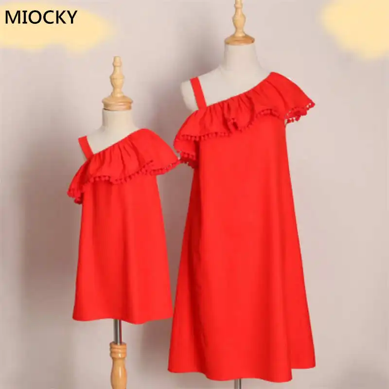 Family-Set-Oblique-Shoulder-Mommy-and-Me-Clothes-Mother-Mom-and-Daughter-Clothes-Family-look-Matching (3)