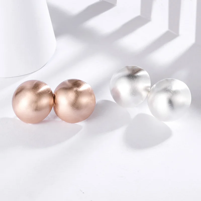 

2019 Hot Sale New European and American jewelry Earrings Female Crystal from Swarovski Semi-spherical personality ear clip