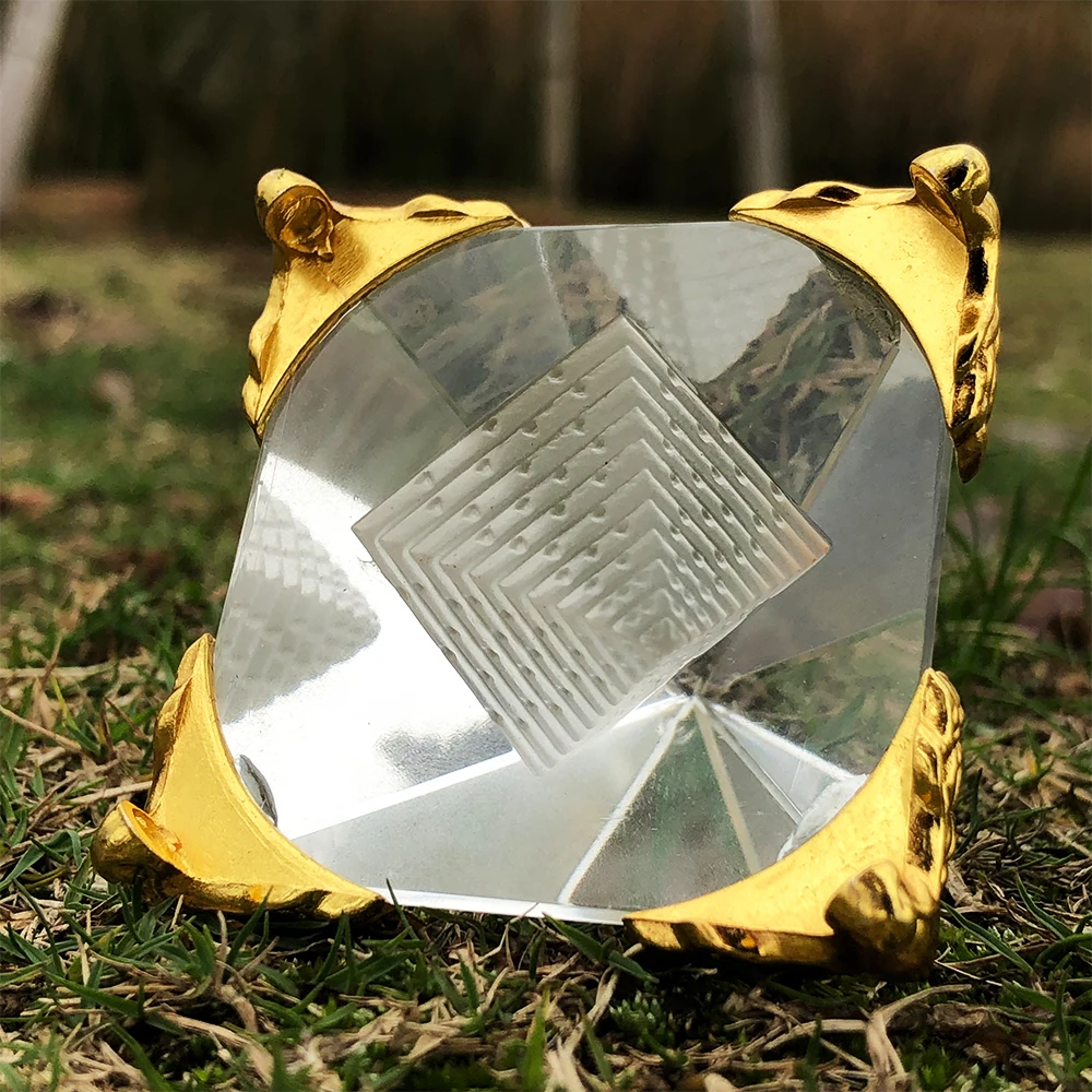 1 шт. мини K9 Хрустальная модель пирамиды прозрачный кристалл остроконечные Четырехсторонние золотые металлические опоры для ног семейное украшение
