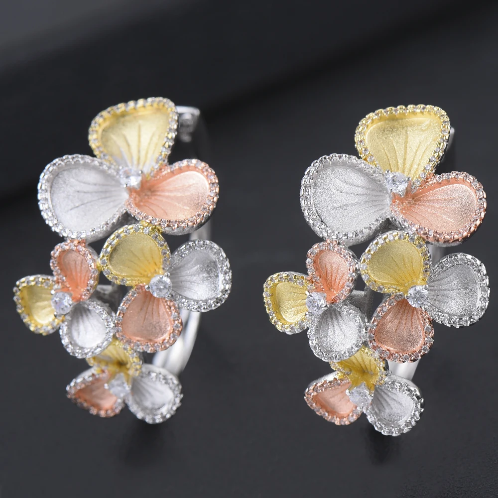 

SisCathy Fashion Hoop Earrings For Women Charms Korean Jewelry Round Circle CZ Flower Statement Earrings Bridal Dress Wedding