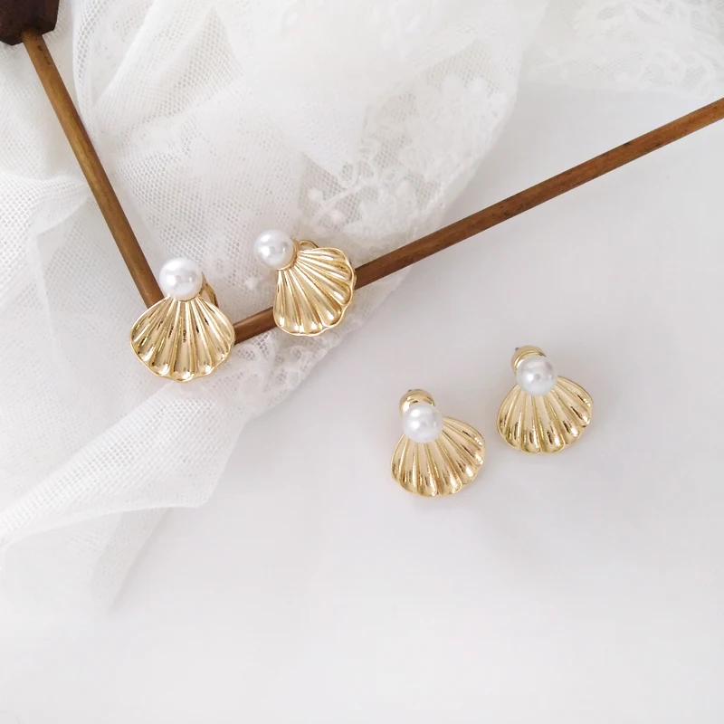

Free Shipping Sweet Cute Shell Shape Pearl Earring