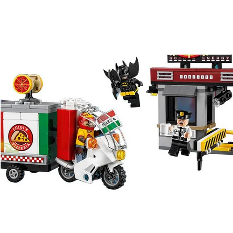 

2017 New Brand Compatible Batman Movie Scarecrow Pizza Take out Car Model Building Blocks Kids Educational Assembly Bricks Toys