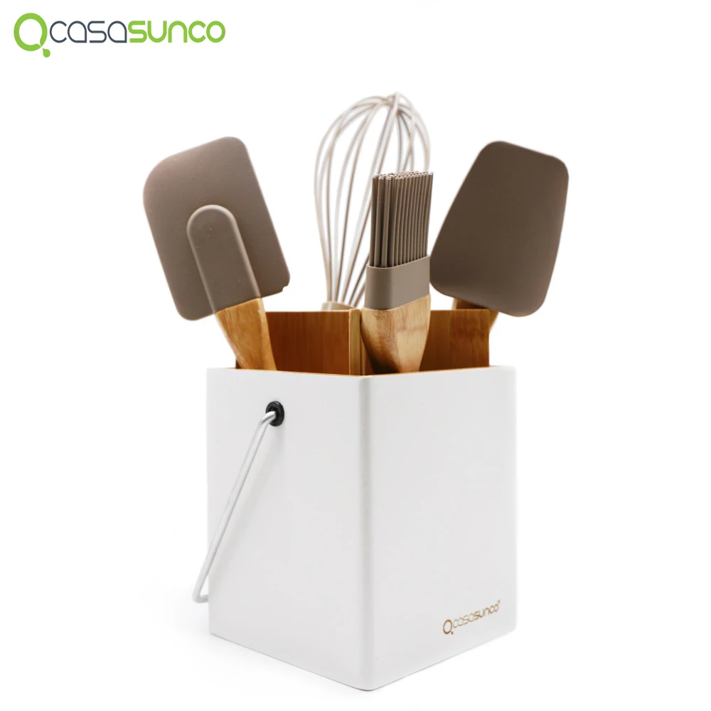 complete kitchenware set