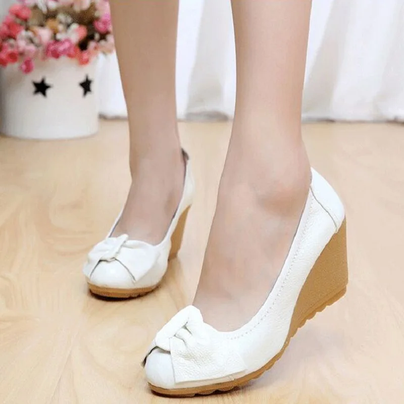 

2018 new single shoes women spring and autumn models leather fashion wild shoes high heel with small white shoes