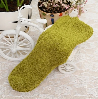 Toivotukasia пушистые носки для женщин зимние пушистые Doudou материал толстые теплые флисовые Носки для сна - Цвет: army green