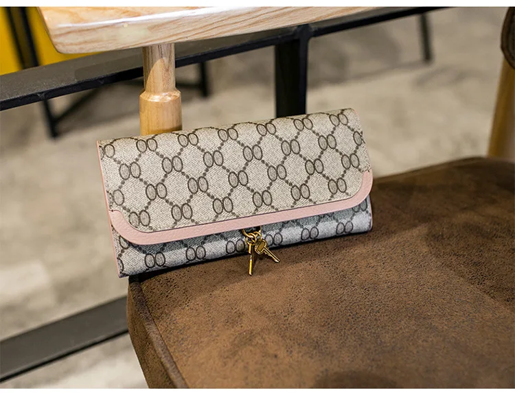 

New leather handbag 2019 summer small bag European and American fashionable leather lady's purse