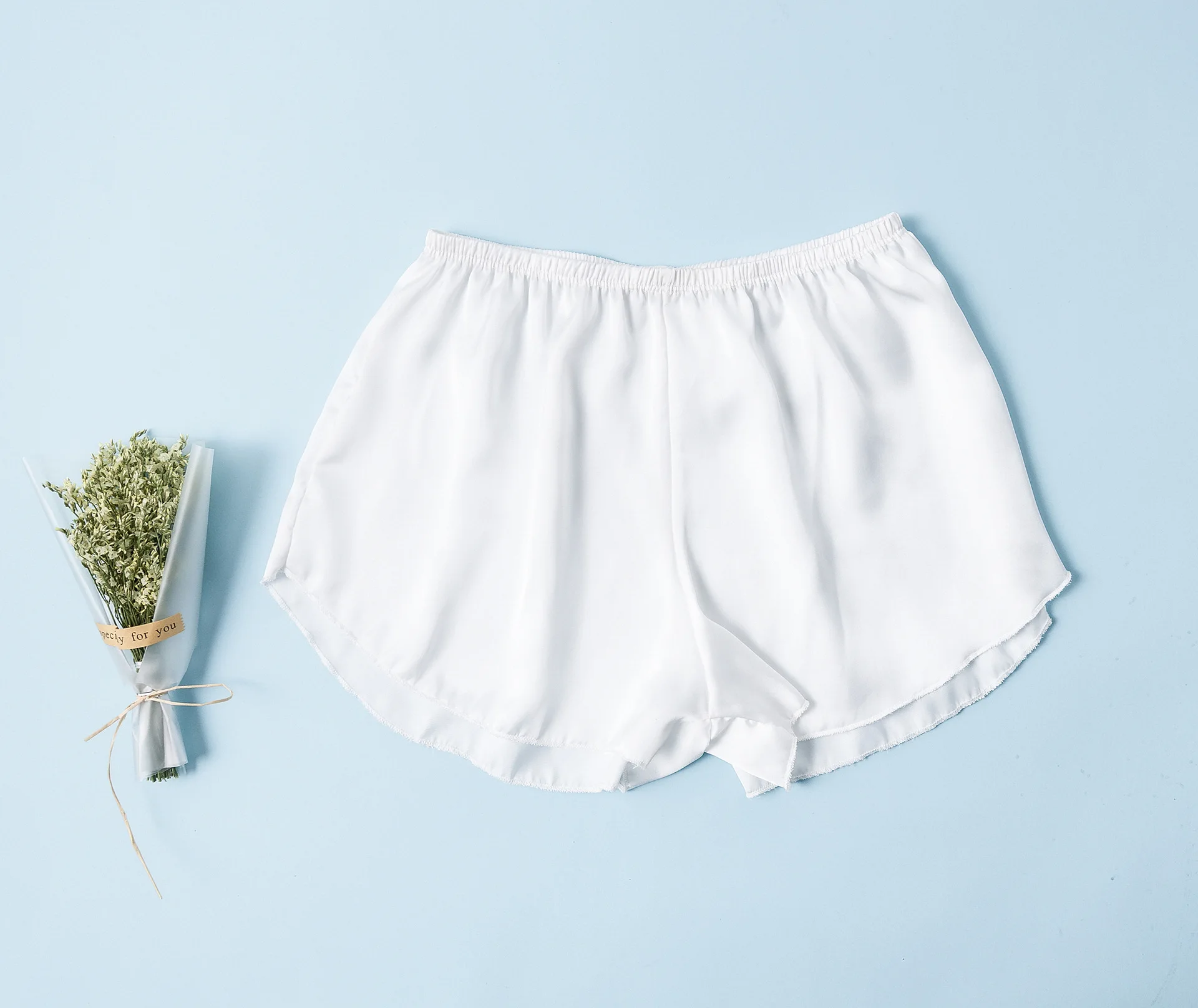 Сексуальные женские летние безопасные короткие штаны, шелковые атласные дышащие шорты под юбки, повседневные свободные бесшовные мягкие шорты для мальчиков - Цвет: Белый