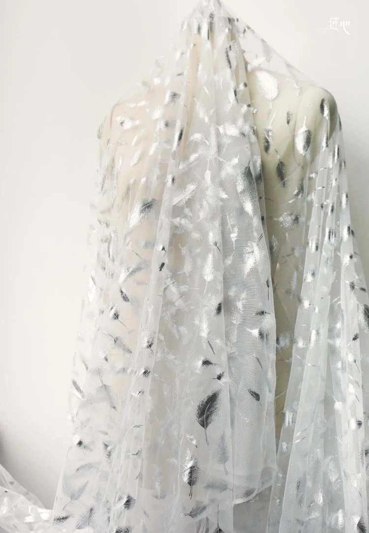 Горячее тиснение перо Золотая сетка пряжа нерегулярные стерео отверстие вышивка бутон шелковая сетка свадебное платье вышитая дизайнерская ткань