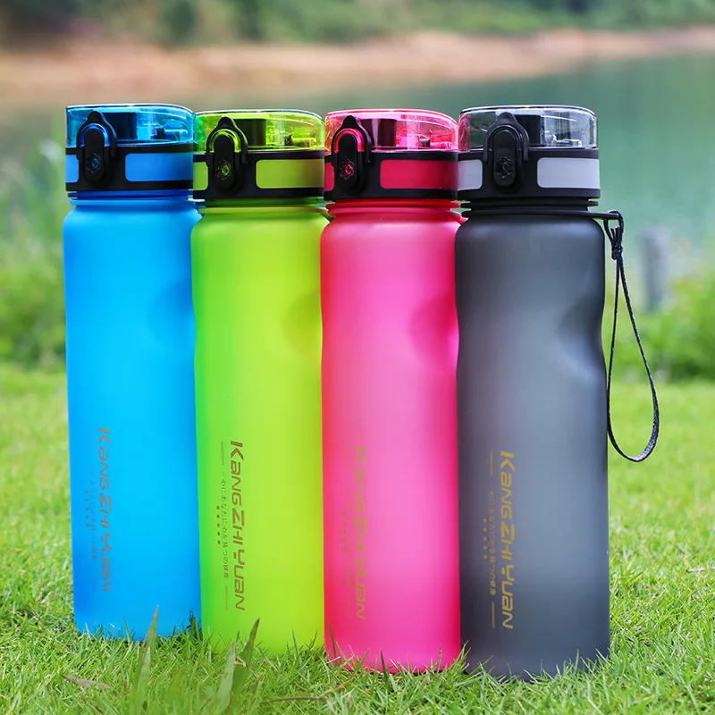 Спортивная бутылочка. Бутылка для воды. Спортивная бутылка. Бутылочка для воды спортивная. Многоразовая бутылка для воды.