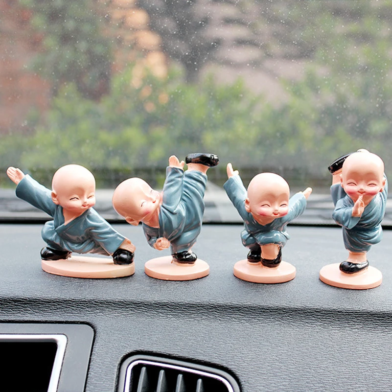 Alibaba グループ フィギュア & ミニチュア からの 4ピース/セットかわいい車内アクセサリー人形