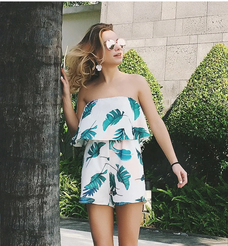 

A Bohemia style printed lotus leaf side chest with shoulders loose leisure and holiday shorts