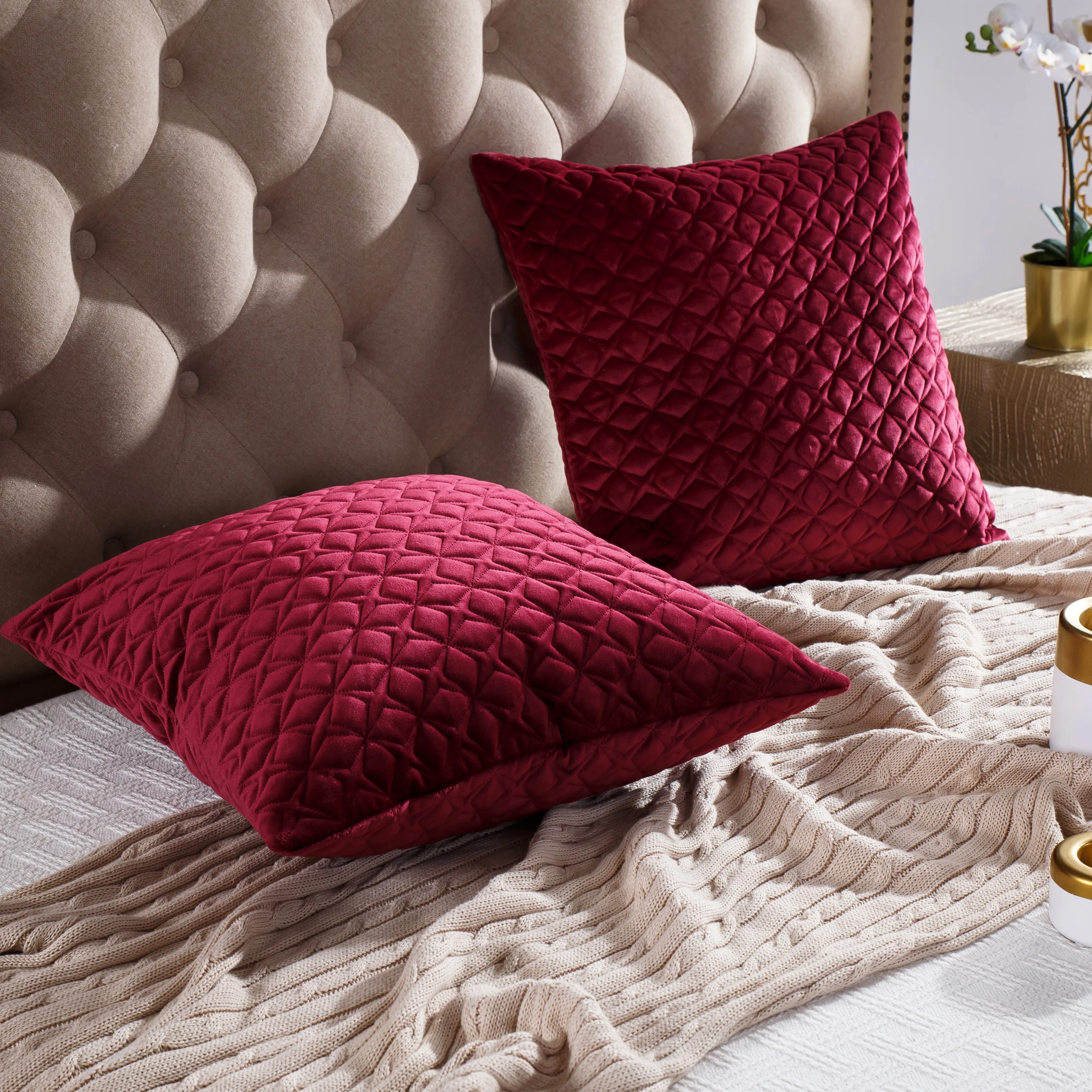 

1pc Burgundy Solid Color Velvet Polyester Pillowcase Decorative Lavish Ultrasonic Embossing Pillow Cover 65*65 cm For Home