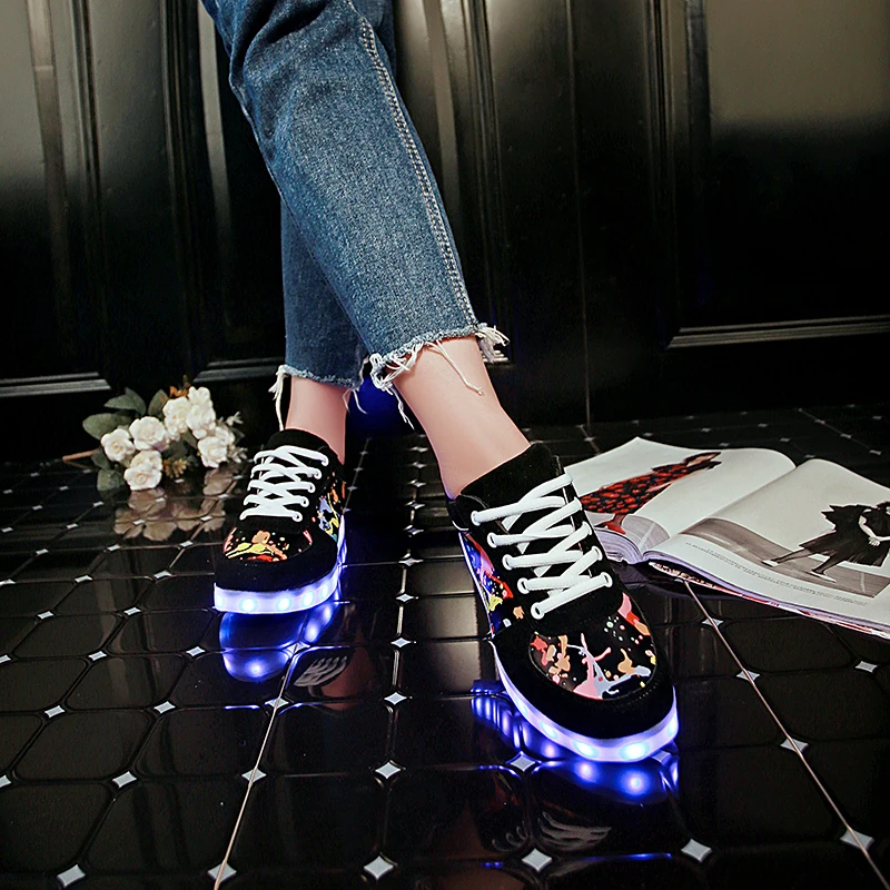 Sapatos para Crianças Light Novas 11 Cores Tênis Luminoso Usb Recarregável Unisex Crianças Menino Menina Graffiti Sapato 7ipupas Led up 7 High Quality Mamãe e Bebê