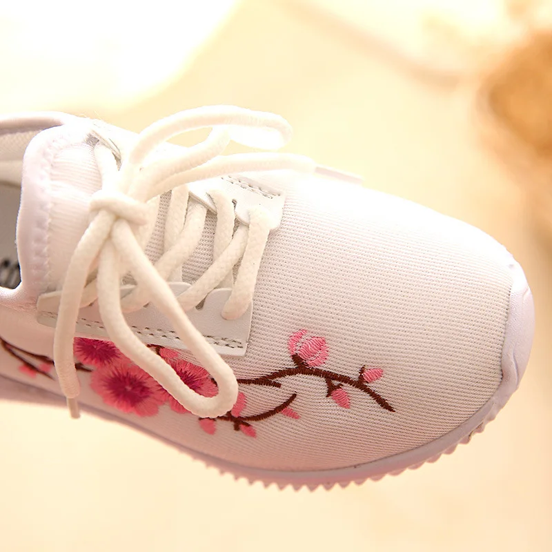 Новые модные кроссовки с вышивкой для девочек, детская спортивная обувь на шнуровке, Повседневная весенне-Осенняя детская обувь для девочек 2-10 лет, CSH449