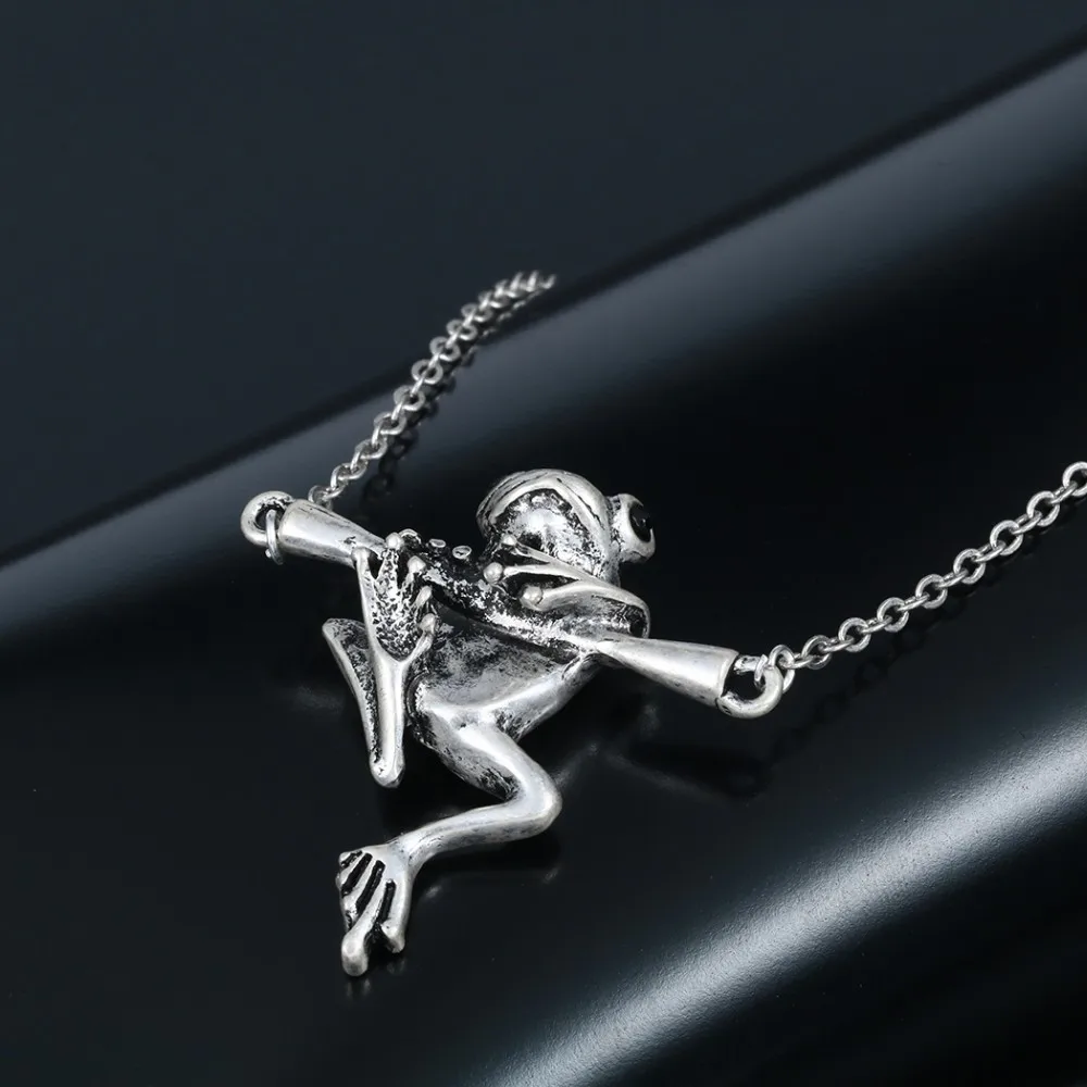 Pretty Animal Necklace Vintage 3D Realistic Baby Frog on a Branch Animal Unique Necklaces& Pendants Gift for Women Girls