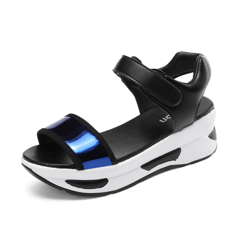 blue 002 EOFK/летние женские босоножки на платформе; женские сандалии на плоской подошве из лакированной кожи; модная повседневная женская обувь на танкетке с застежкой-липучкой - Цвет: blue 002