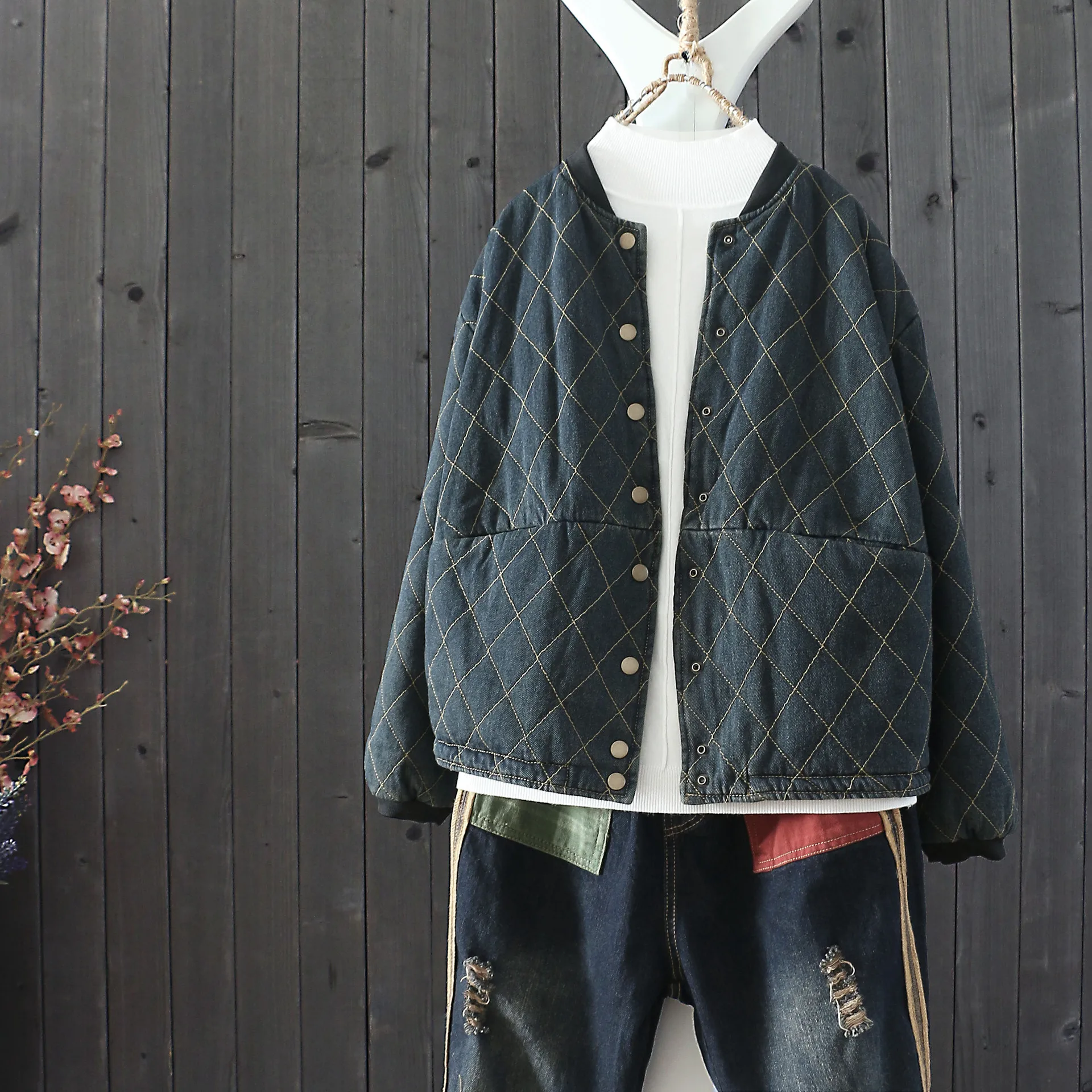 

Classical Autumn And Winter Fashion Women's Loose Plus velvet Denim Jean Jacket Retro plaid Female Short baseball Uniform Coat