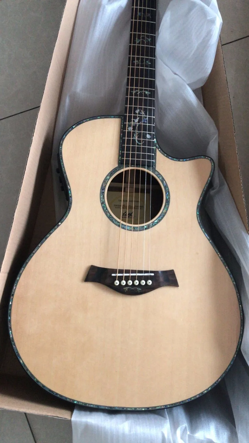

Free Shipping new arrival Tayl0r 916ce acoustic electric guitar abalone flower inlay with fish-man in natural 180418