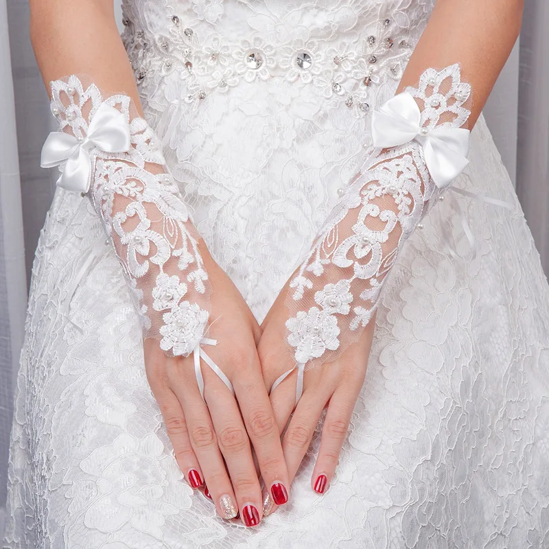 Womens Fingerless White Lace Gloves Bridal Gloves Short Paragraph Pearls With Bow Bride Gloves Luva De Noiva Wedding Accessories