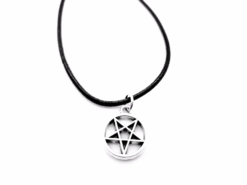 

30PCS Tiny Pagan Wicca Inverted Star Pentagram Necklace Circle Round with Star Necklace David Star Leather Rope Necklaces