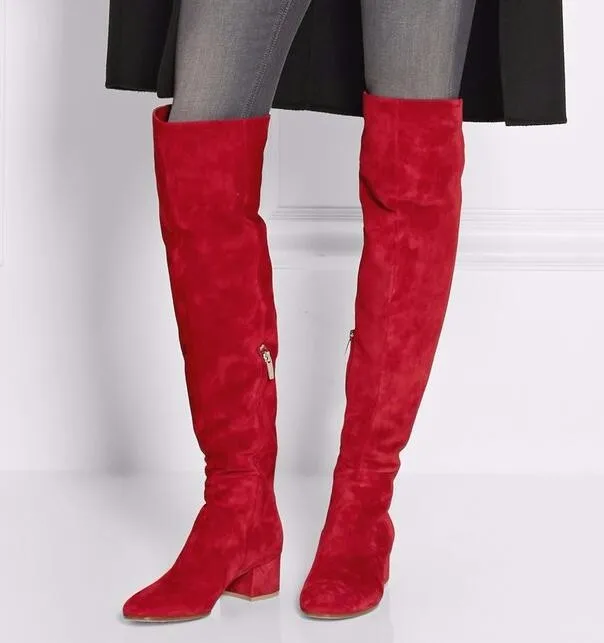 Новинка осени; красные замшевые ботфорты с круглым носком; коллекция года; модные женские сапоги на толстом каблуке; зимние высокие сапоги; сапоги для верховой езды