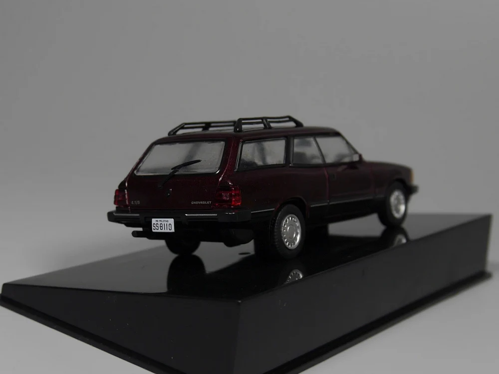 Авто ИНН-иксо 1:43 Chevrolet Diplomata Caravan SE 1989 литая модель автомобиля