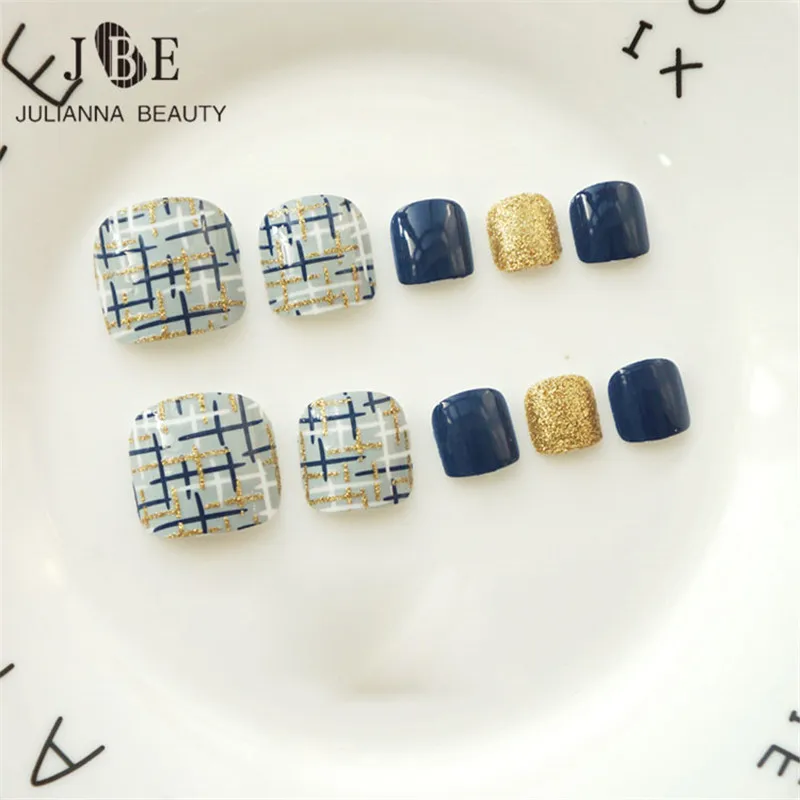 

24 pcs Gold Glitter Fake Nails Short Full Square Head False Nail Tips With Toe Pattern Design Acrylic Toenails With Glue Sticker