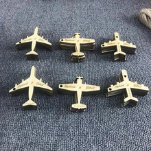 50 шт персонализированные свадебные деревянные ярлыки в форма самолета, деревенский свадебный душ свадебный сувенир метки, пользовательское имя и дата деревянный самолет метки