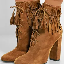 Новинка года; зимняя стильная коричневая замшевая кожаная бахрома; ботильоны на толстом квадратном каблуке со шнуровкой; ботинки с кисточками