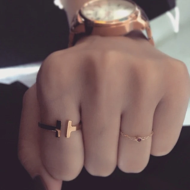 

Fashion lovers ring jewelry smooth T letter ring for men and women. (R972830)