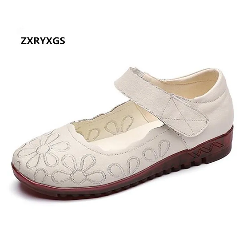 

2019 New Autumn Embroidered Middle-aged Women Shoes Casual Flat Shoes Comfortable Soft Mother Genuine Leather Shoes Woman Flats
