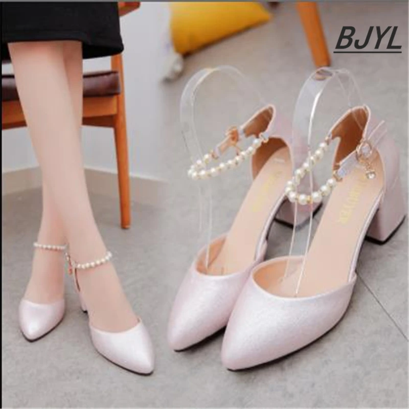 

Thick with sandals female 2019 summer new Korean version of the wild pearl word buckle with Baotou side empty casual shoes