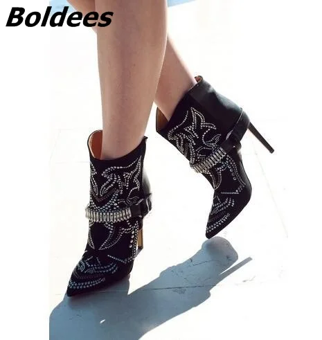 Embroidery Boots (4)