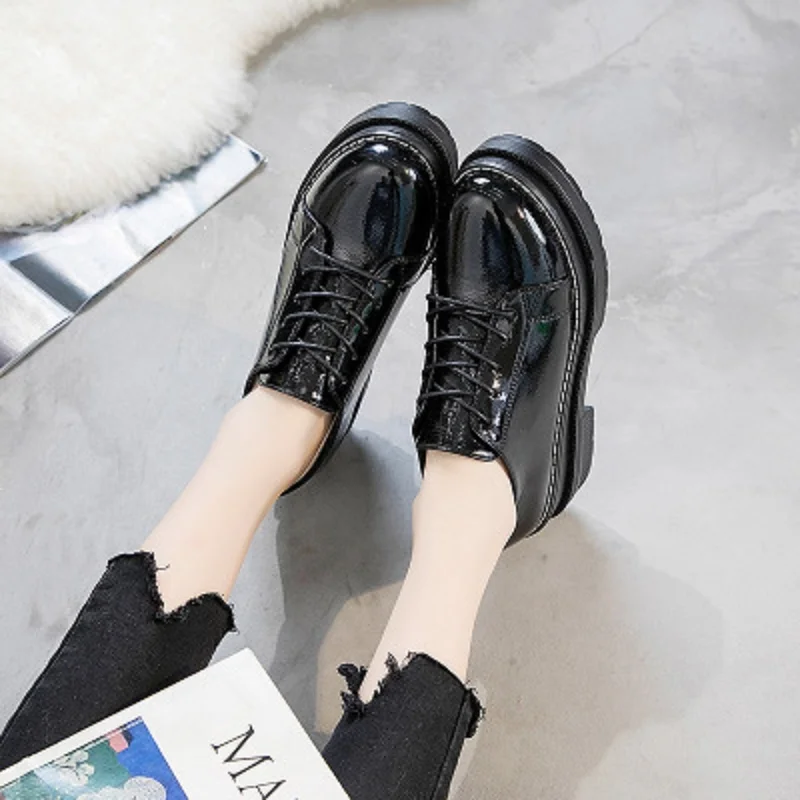 

New small white single shoes, small thick-bottomed cake,increased British wind shoes