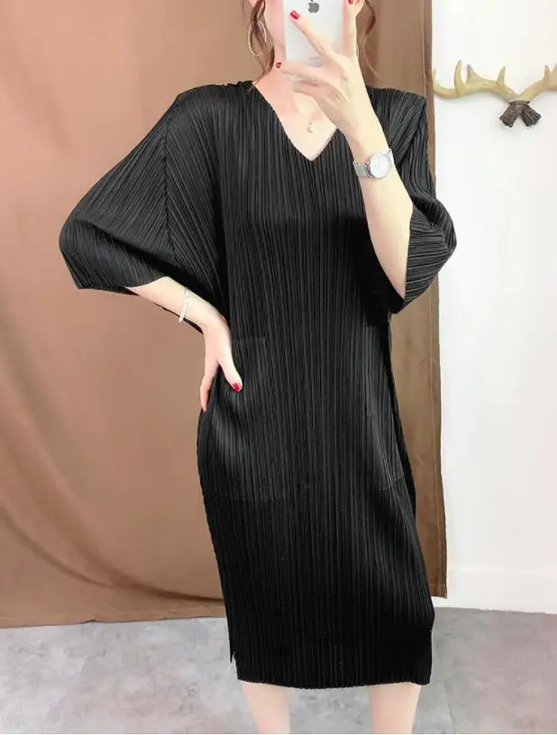 

Miyake fold V-neck dress summer new loose plus size bat sleeve pleated dress female free shipping sanzhai