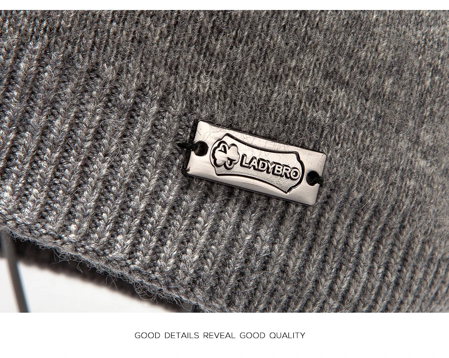 HAT237_43