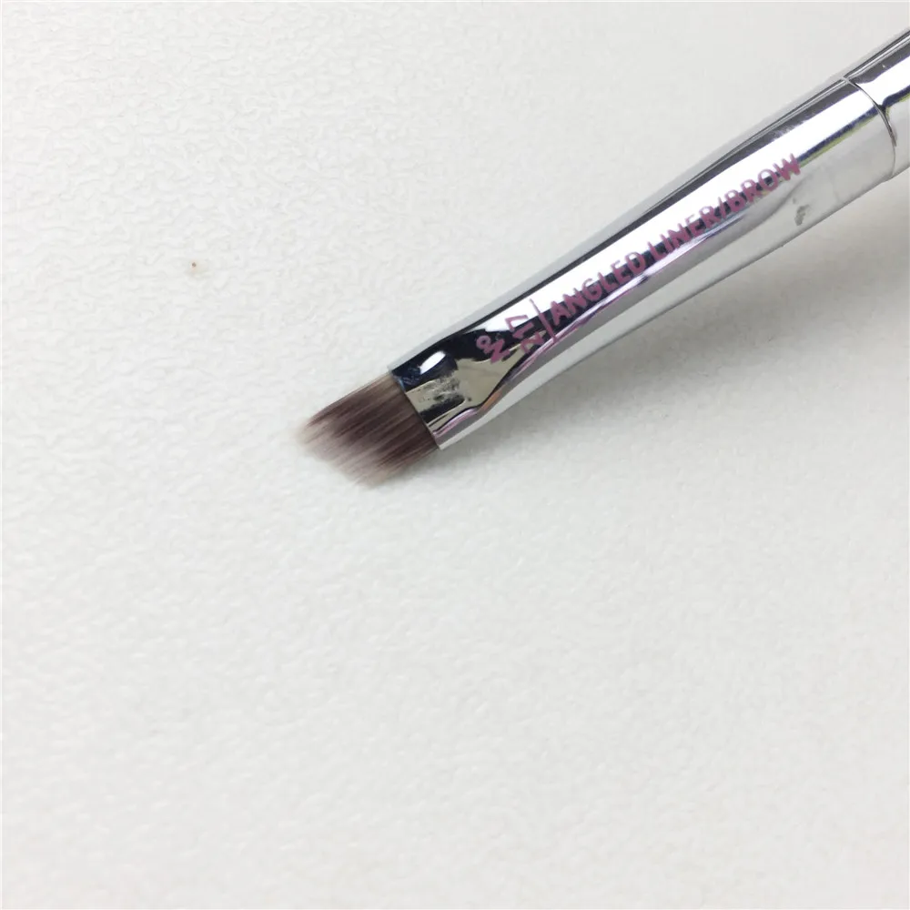It Cosmetics Live Beauty Fully 217 Angled Liner Brow Brush _ 1