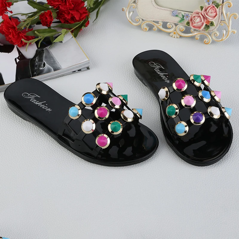 Цветные Шлепанцы из ПВХ с заклепками; женская пляжная обувь ярких цветов с вырезами; Женская Высококачественная Нескользящая прозрачная обувь; женские вьетнамки