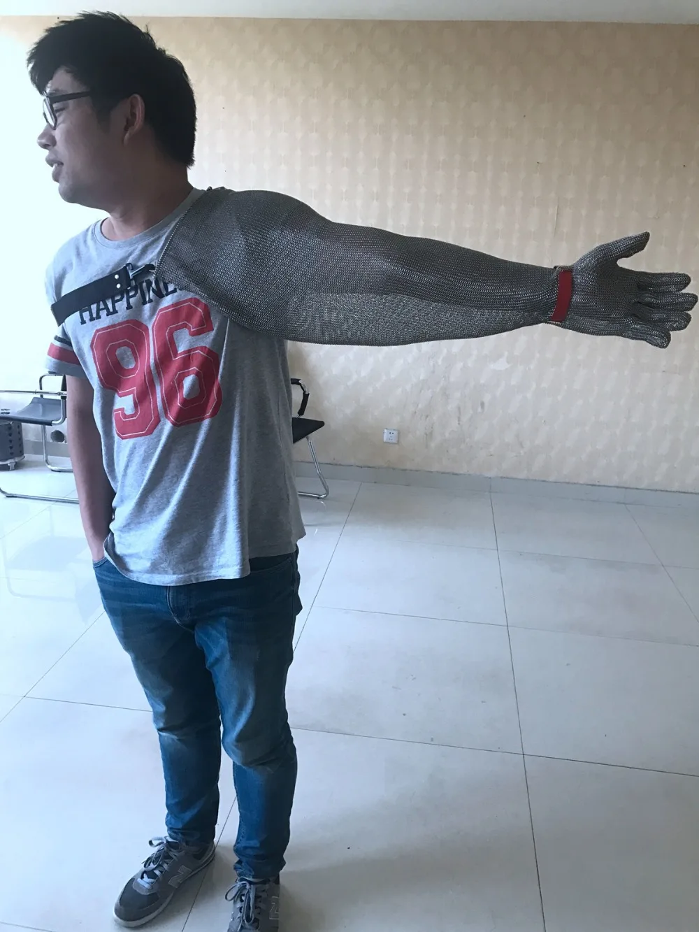 

Hand and arm protect Stainlesss steel chain mail mesh arm guard meat cutting safe use guard body armor