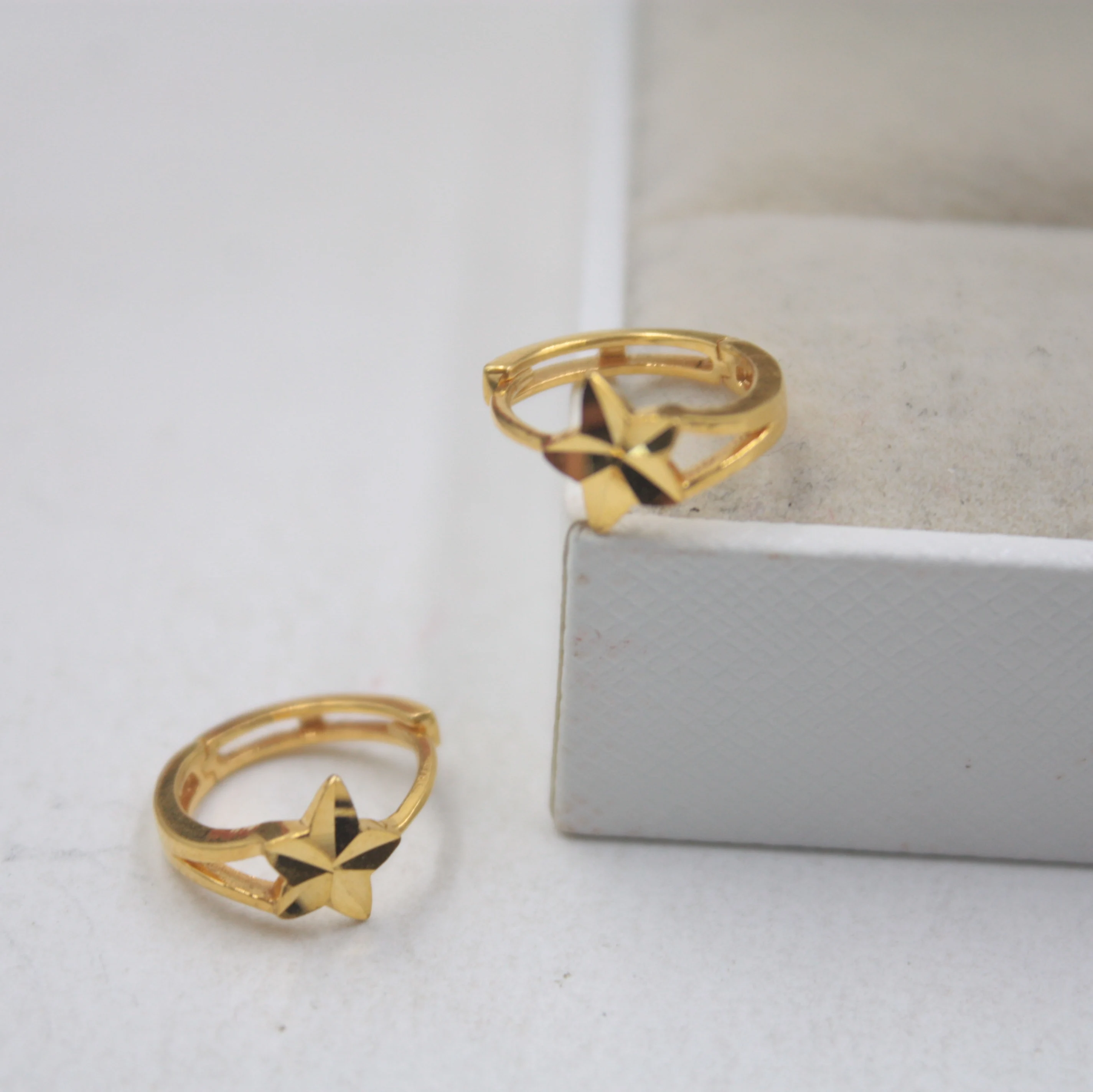 

Real 18K Yellow Gold Hoop Earrings Charm Flower Women's Earrings 13mmDia Jewelry 1.8-2.0g