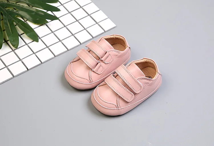 Bebê da Criança Sapatos de Cor Escorregadio das Crianças Couro Genuíno Novo Pura Cabeça Redonda Pasta Mágica Borracha Macio Sapatos Casuais 8 Primeiros caminhantes