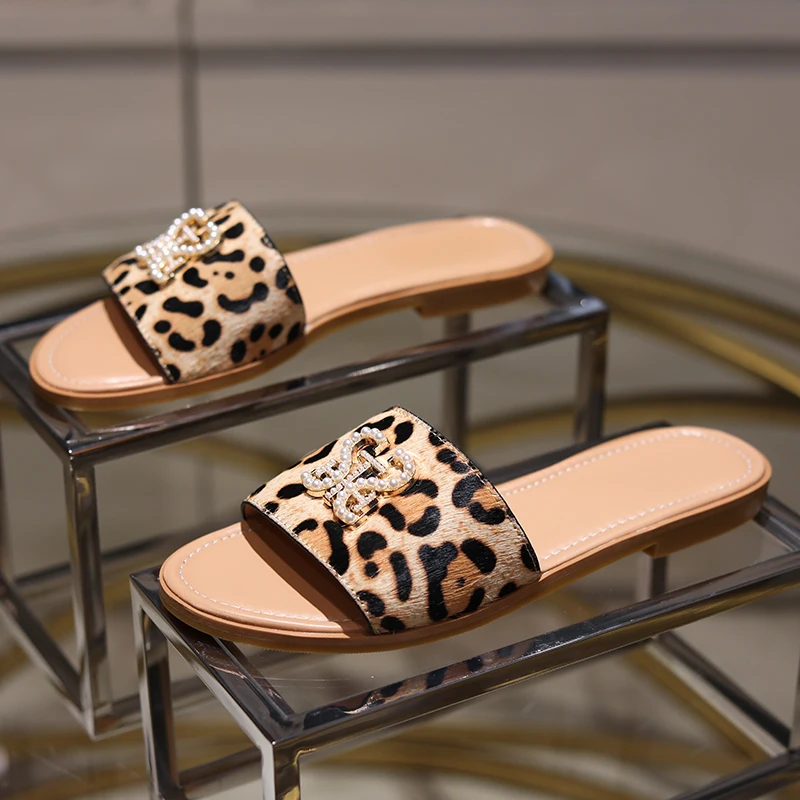

Hot Shoes Woman Sheepskin Leather Slippers Fur Horsehair Slides Sapato Feminino Crystal Metal Decor Slippers Woman Outside Flats