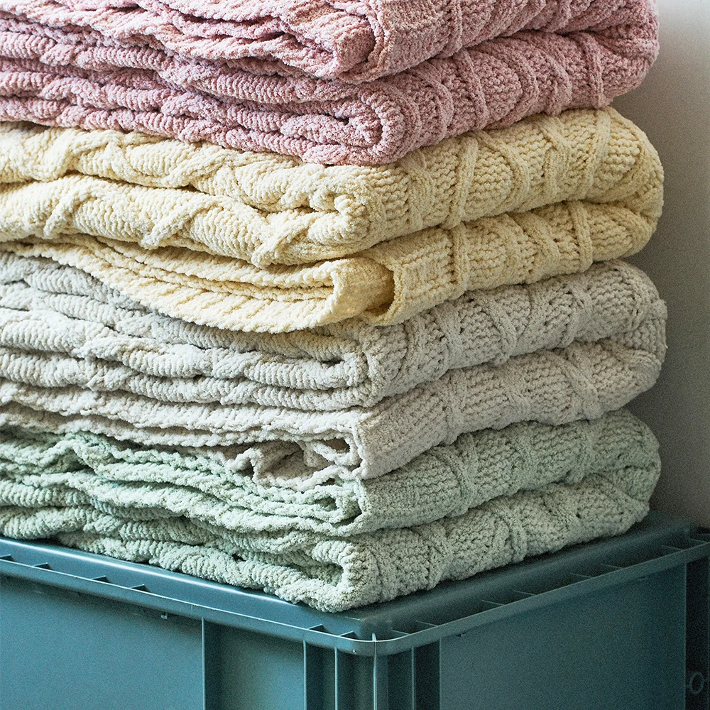 

New chenille knitted blankets, casual home furnishings, car naps, spare blankets