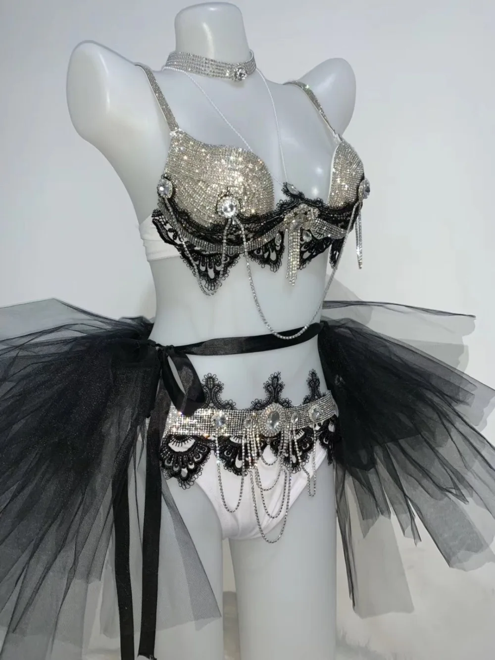Сексуальный бюстгальтер с кристаллами Короткие комплект одежды из 3 предметов Для женщин пикантная танцевальная Костюм с балетной юбкой