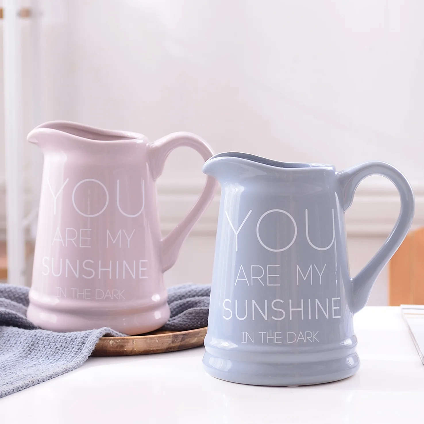 

Simple small fresh modern French romantic ceramic vase flower Kettle Kettle Powder Grey printed vase decoration home