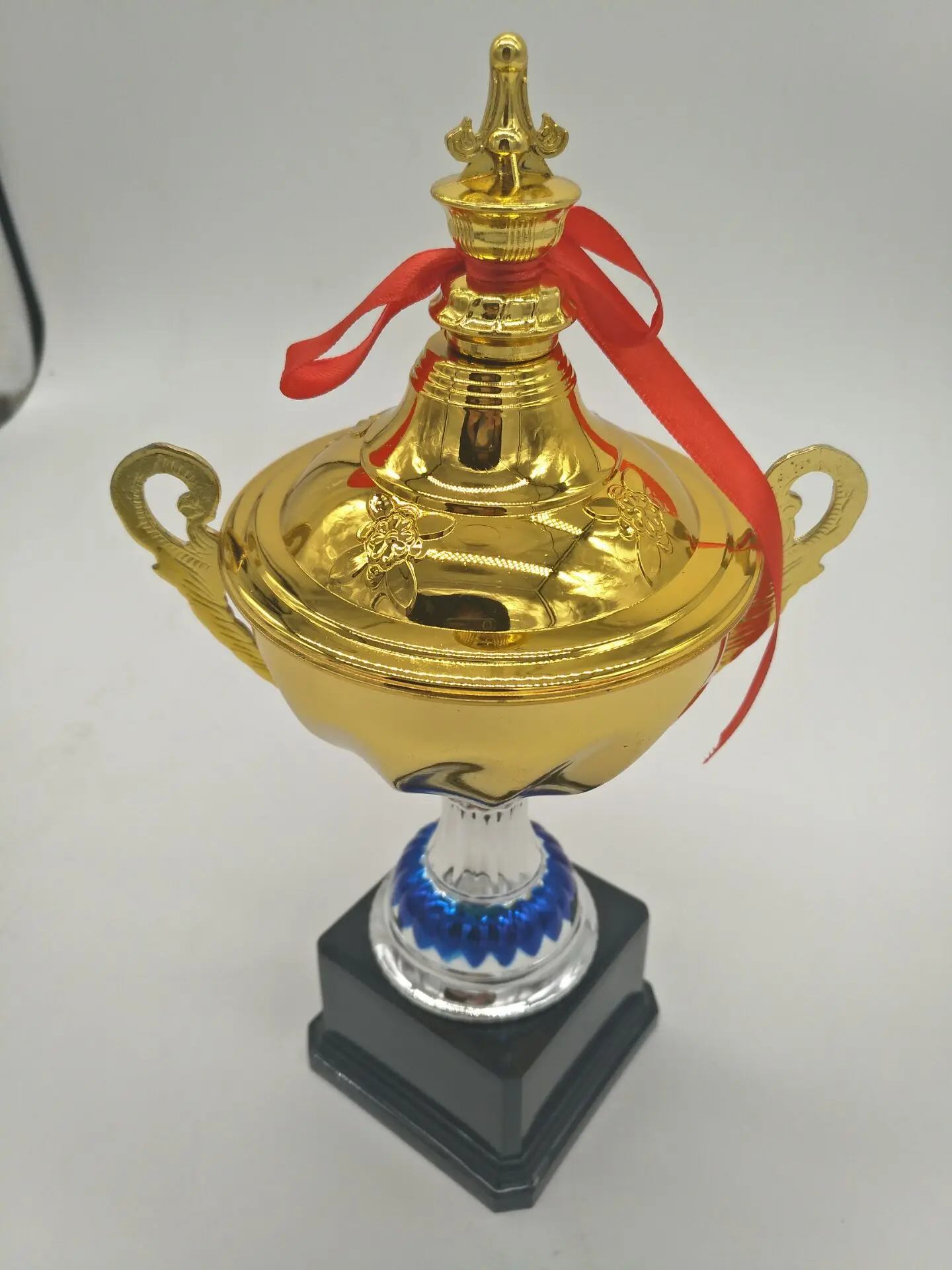 

2019 new style metal Trophy Cup Prize Award Competition Sports Winner Table Decor high 26cmTall