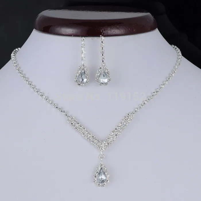 Комплект из колье и серёг серебристого цвета с кристаллами|set black|necklace set boxnecklace smile