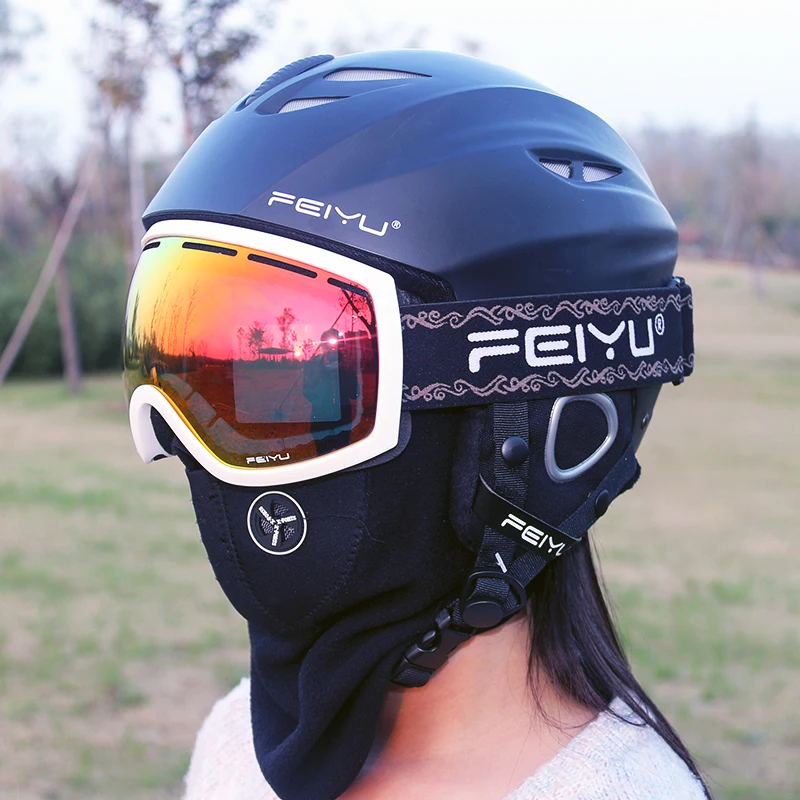 

Ski helmet Ultralight Breathable Snowboard helmet men women Skateboard helmet Multi Color 50-58cm Head Circumferencess